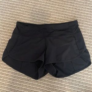 Lululemon Speed Up Low-Rise Short 2.5" - Size 2